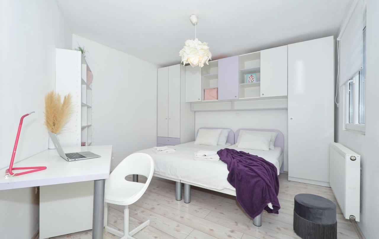 Copacabana Beach Apartments Трогир Экстерьер фото