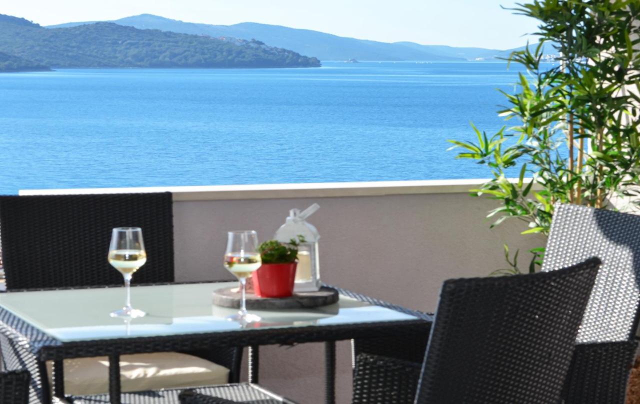 Copacabana Beach Apartments Трогир Экстерьер фото