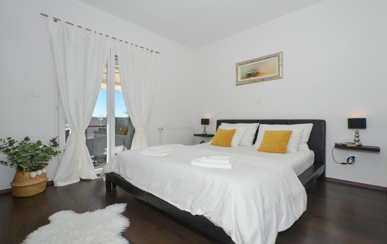 Copacabana Beach Apartments Трогир Экстерьер фото