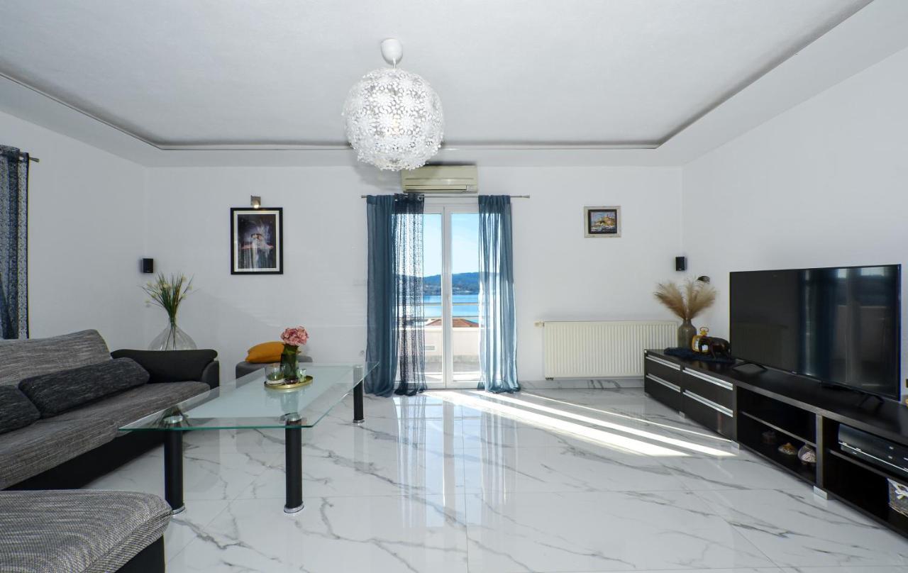 Copacabana Beach Apartments Трогир Экстерьер фото