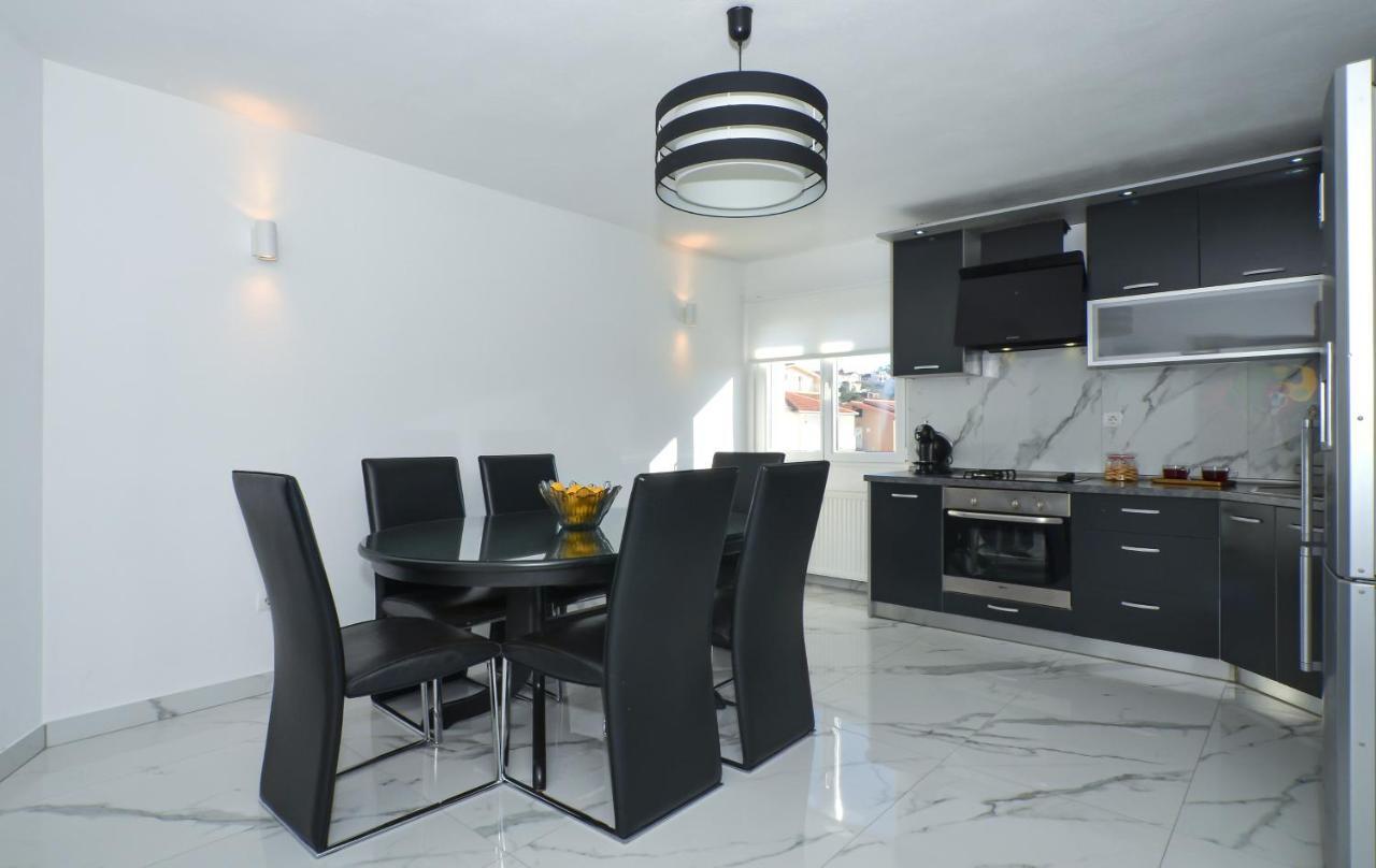 Copacabana Beach Apartments Трогир Экстерьер фото